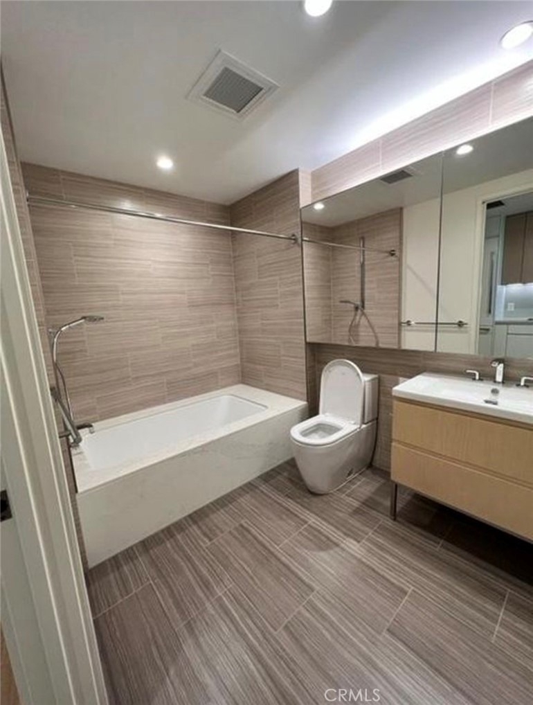 877 Francisco - Photo 3
