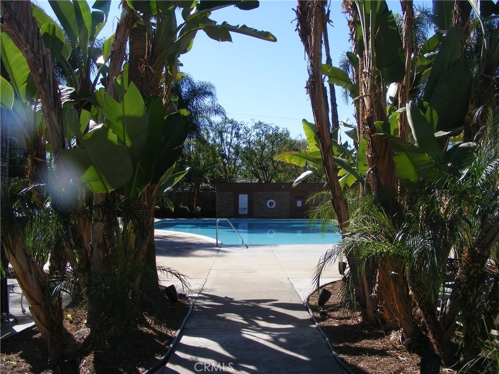 400 N Acacia Avenue - Photo 7