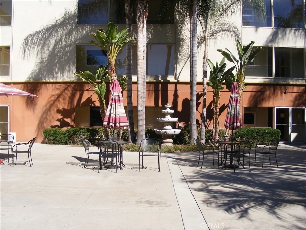 400 N Acacia Avenue - Photo 8