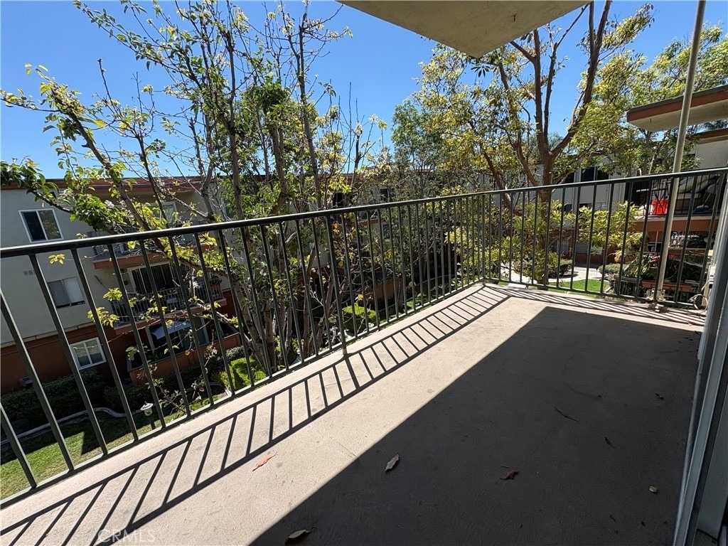 400 N Acacia Avenue - Photo 22