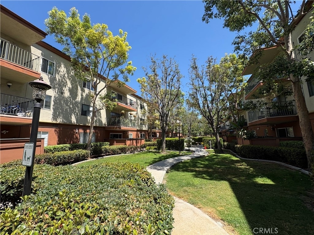 400 N Acacia Avenue - Photo 9
