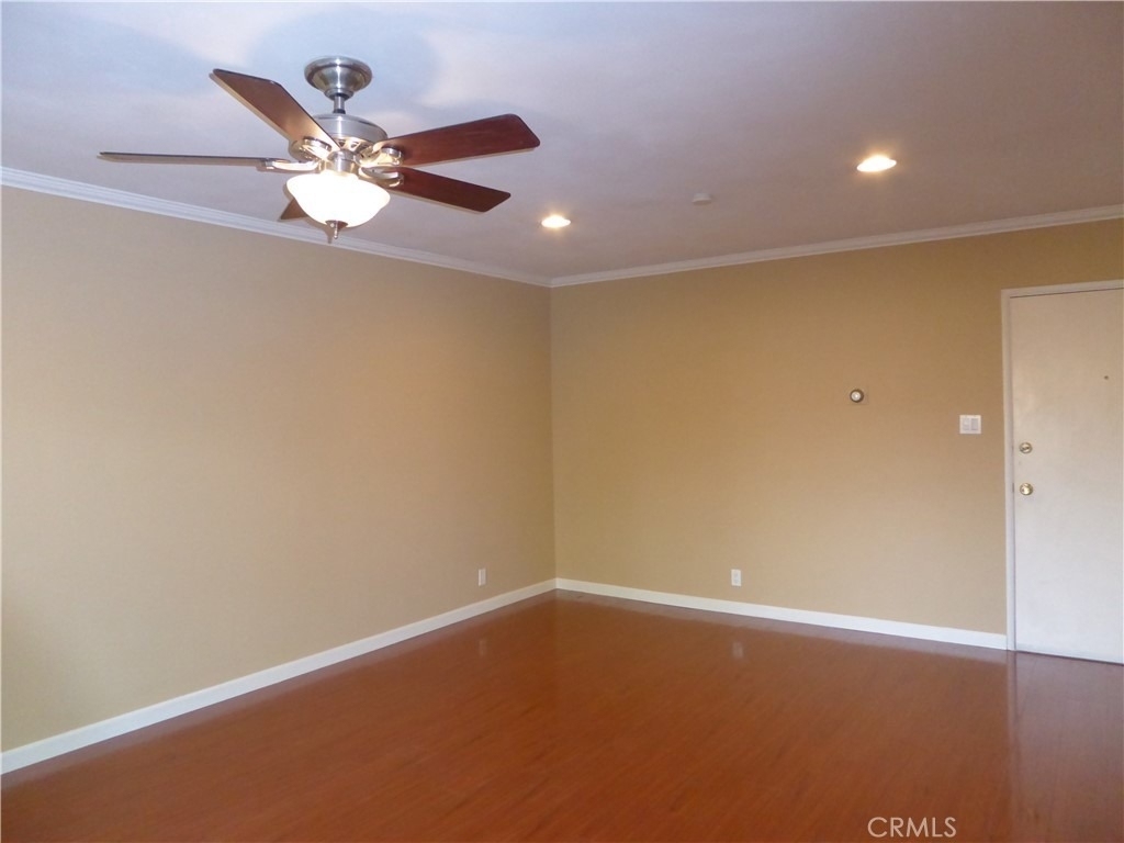 400 N Acacia Avenue - Photo 1