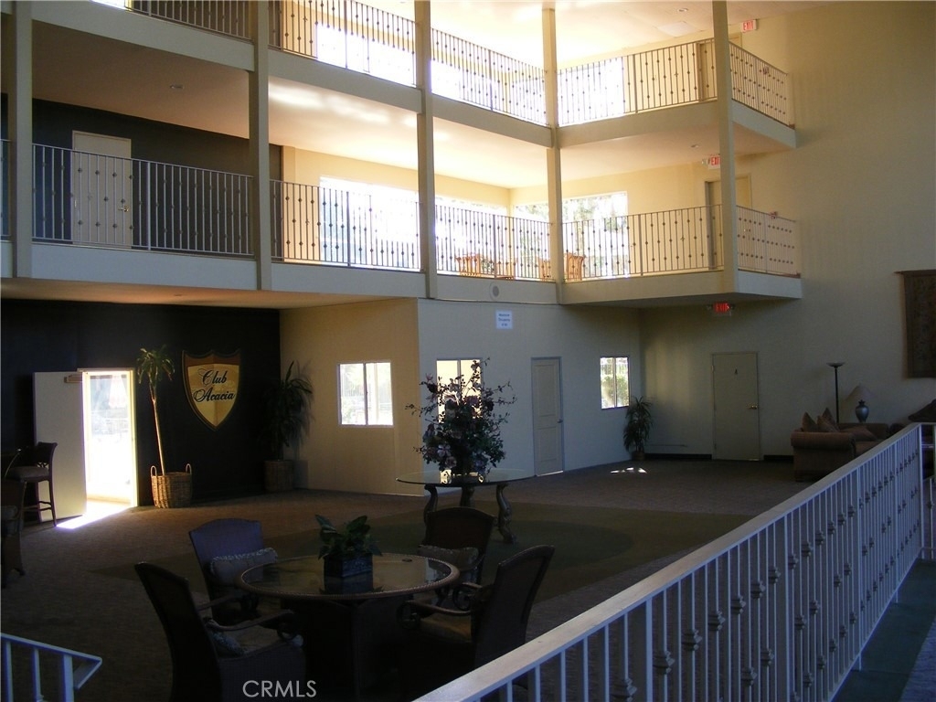 400 N Acacia Avenue - Photo 4