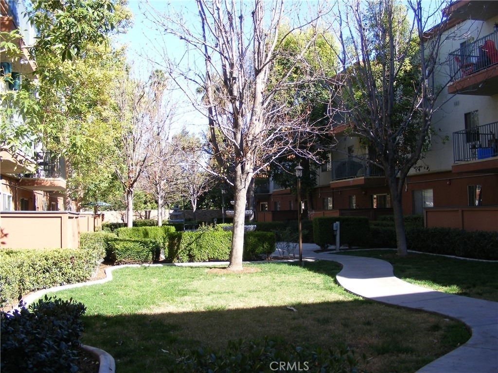 400 N Acacia Avenue - Photo 3