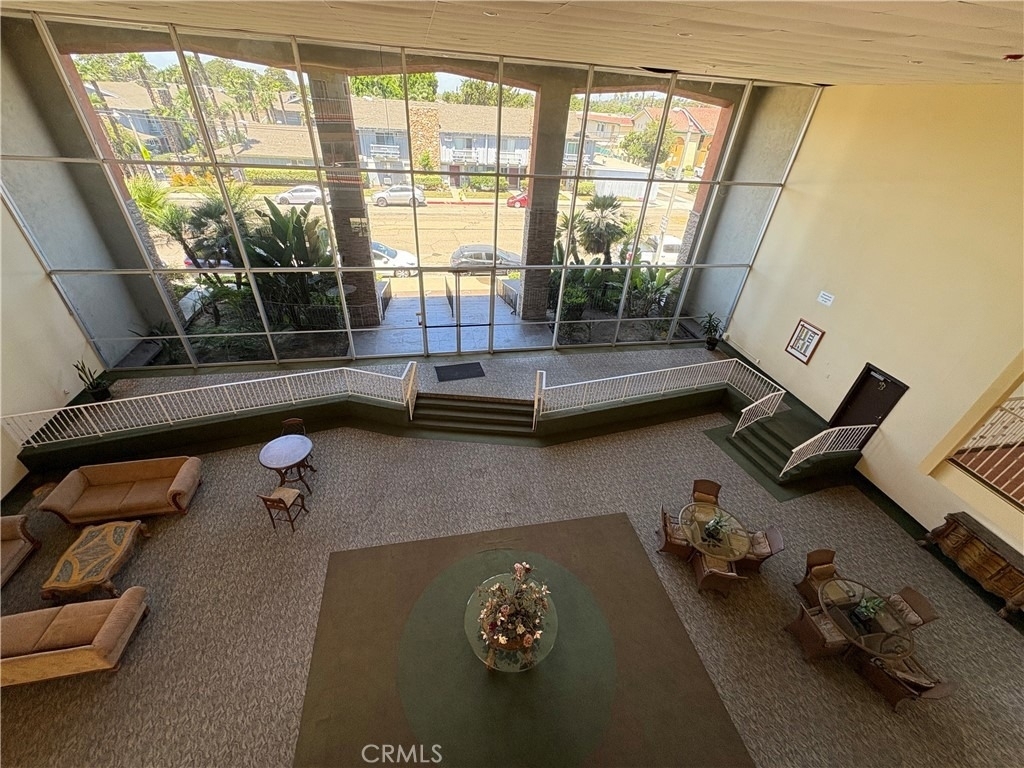 400 N Acacia Avenue - Photo 10
