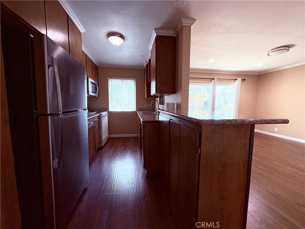 400 N Acacia Avenue - Photo 14