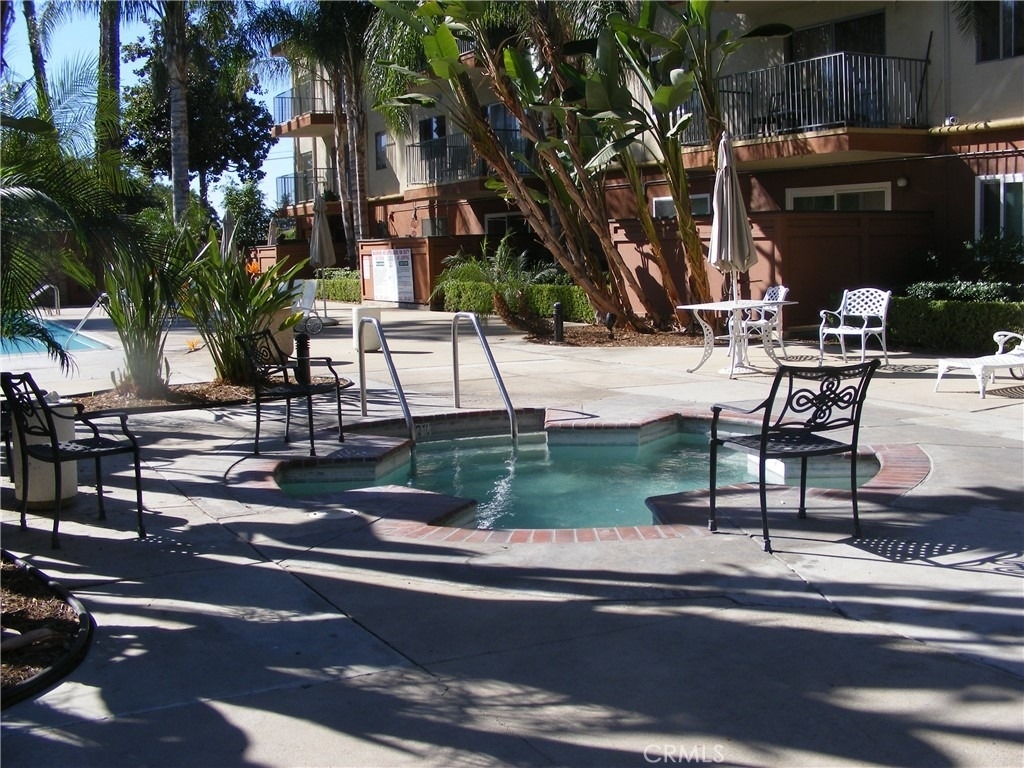 400 N Acacia Avenue - Photo 6