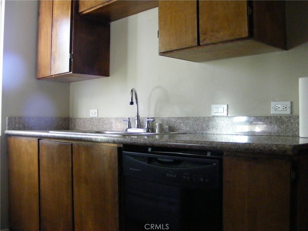 400 N Acacia Avenue - Photo 10