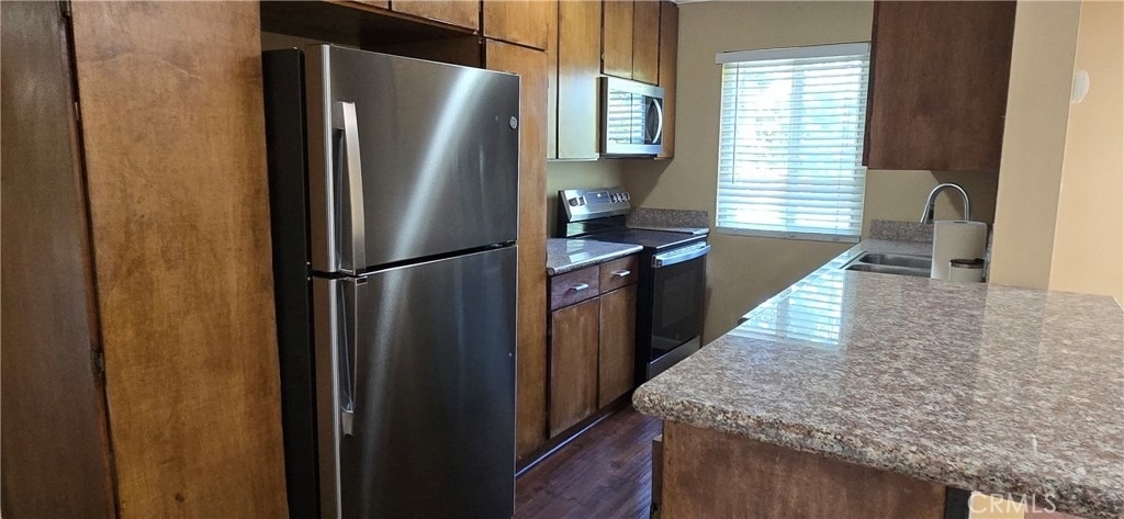 400 N Acacia Avenue - Photo 28
