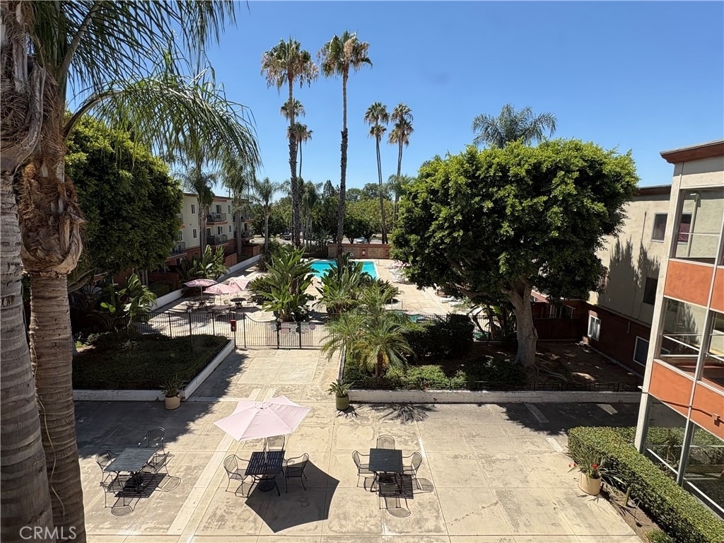 400 N Acacia Avenue - Photo 11