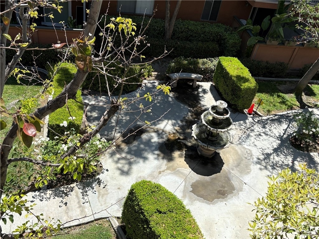 400 N Acacia Avenue - Photo 24