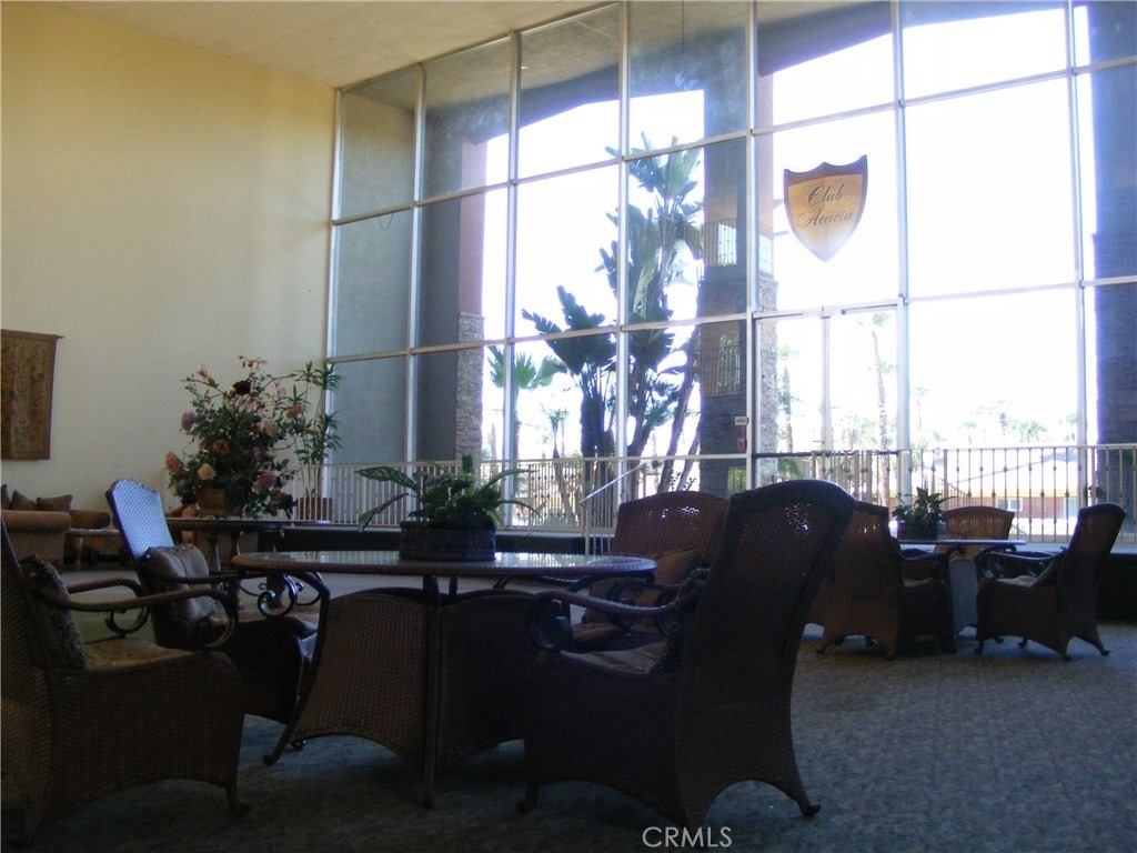 400 N Acacia Avenue - Photo 5