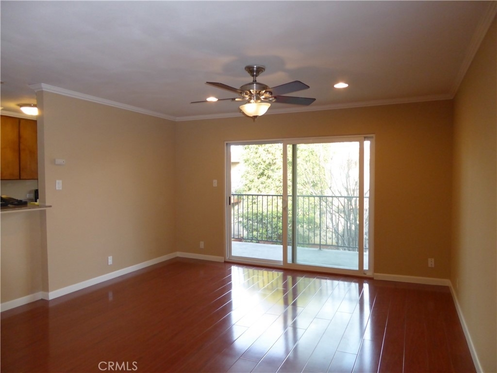 400 N Acacia Avenue - Photo 2