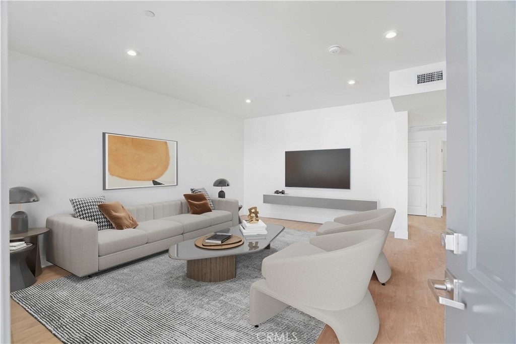 8750 Sepulveda Boulevard - Photo 2