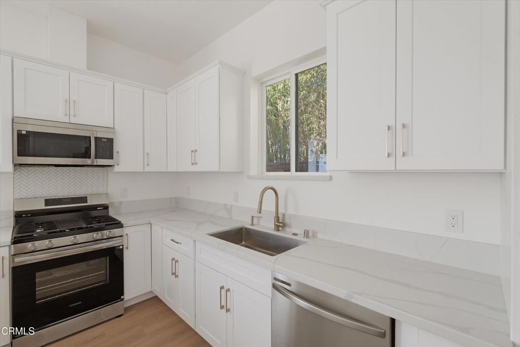 10558 Encino Avenue - Photo 5