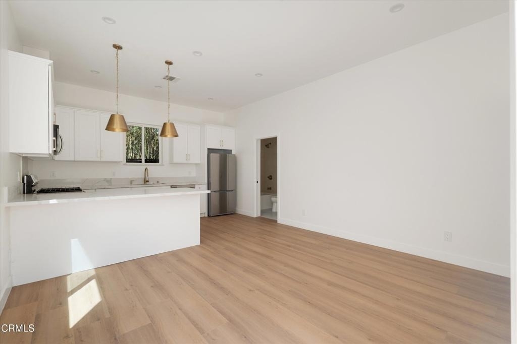 10558 Encino Avenue - Photo 2