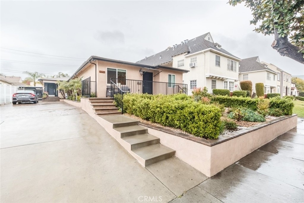 1443 E Broadway - Photo 1