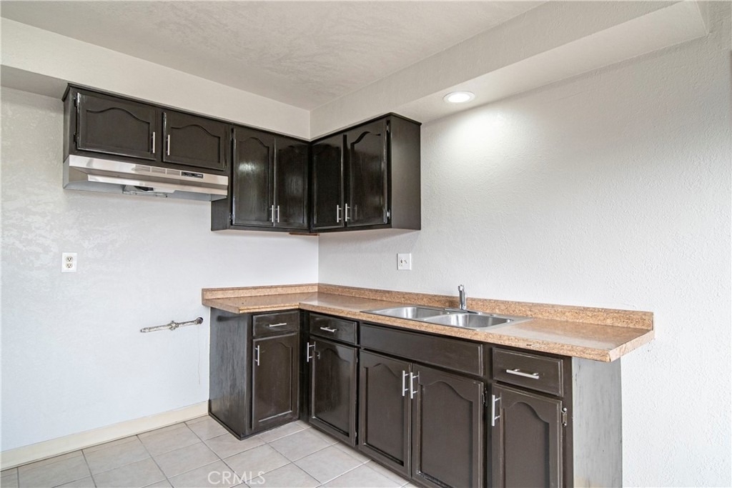 1308 E Oaks Street - Photo 1