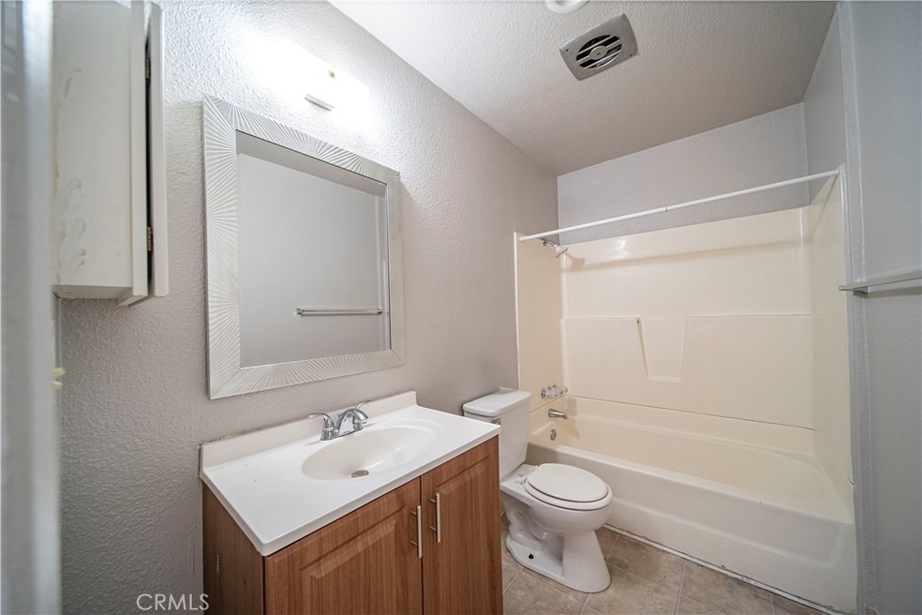 1308 E Oaks Street - Photo 5