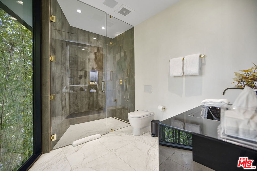 1369 Londonderry Place - Photo 42