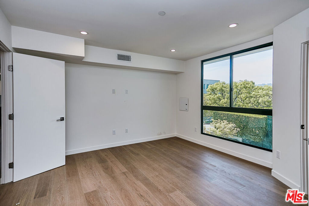 328 N Maple Drive - Photo 9