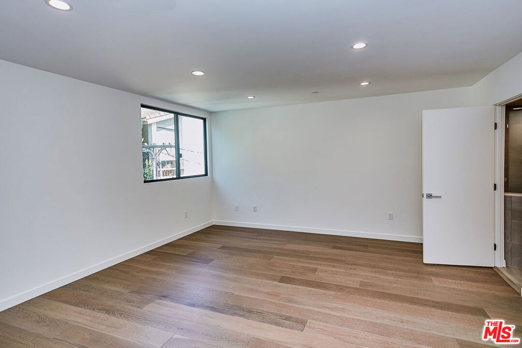 328 N Maple Drive - Photo 10