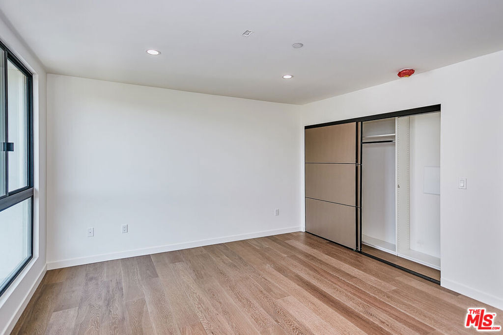 328 N Maple Drive - Photo 8