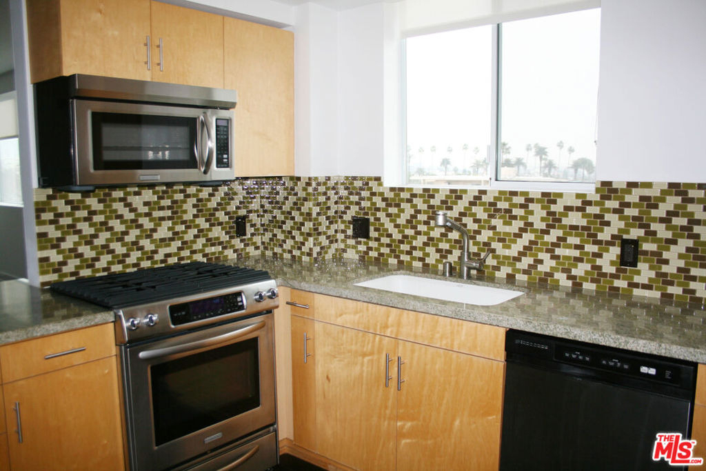 304 S Elm Drive - Photo 7