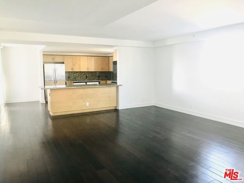 304 S Elm Drive - Photo 3
