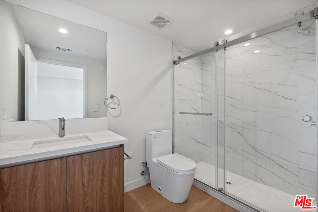 1717 Winona Boulevard - Photo 2