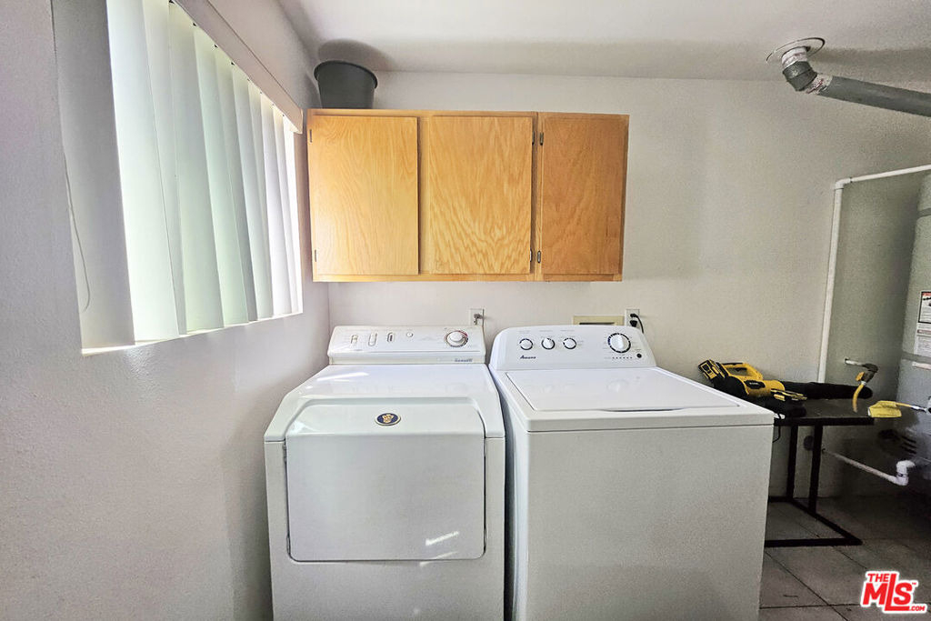 22040 Wyandotte Street - Photo 19