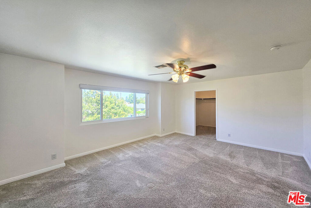 22040 Wyandotte Street - Photo 12