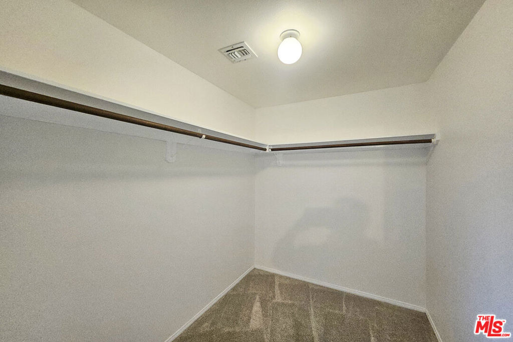 22040 Wyandotte Street - Photo 14