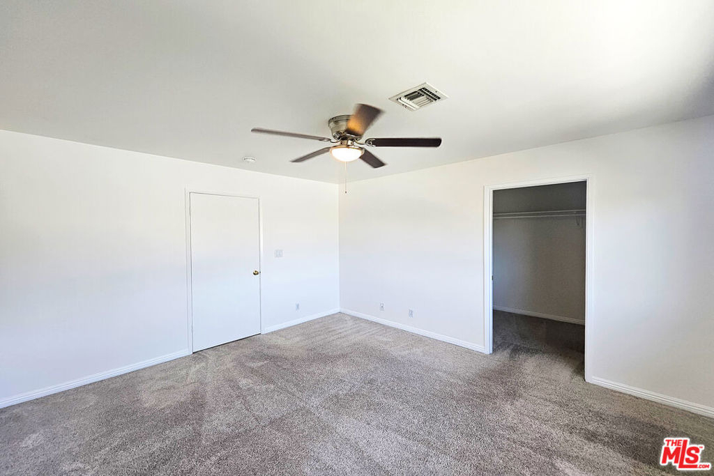 22040 Wyandotte Street - Photo 10