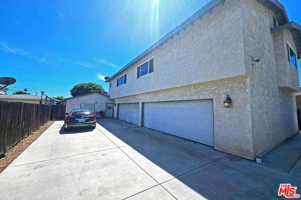 22040 Wyandotte Street - Photo 21