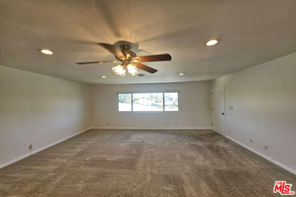 22040 Wyandotte Street - Photo 5