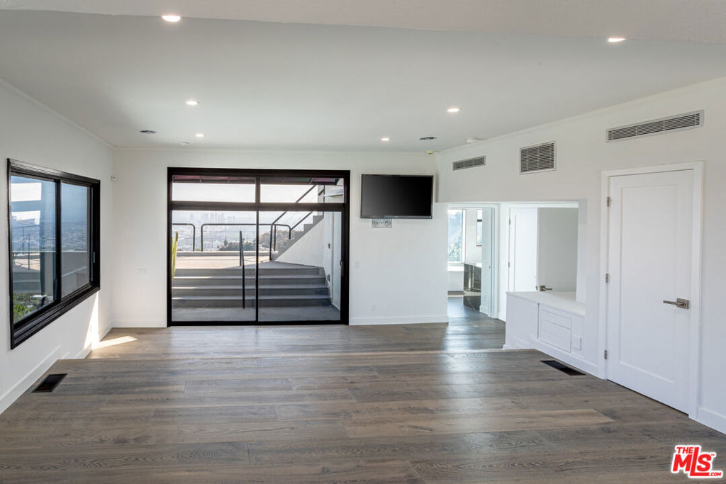 8424 Grand View Drive - Photo 13