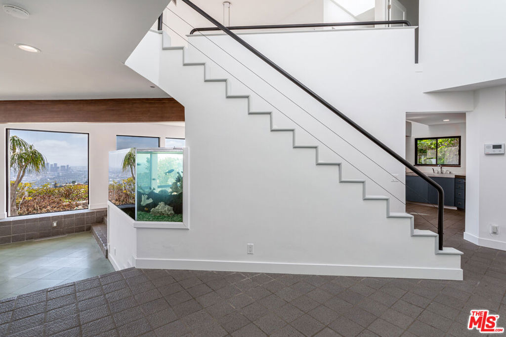 8424 Grand View Drive - Photo 8