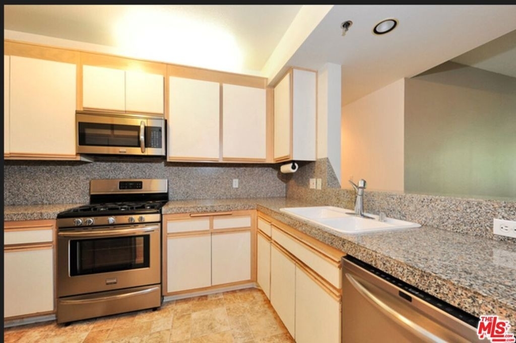 2222 Beachwood Drive - Photo 4