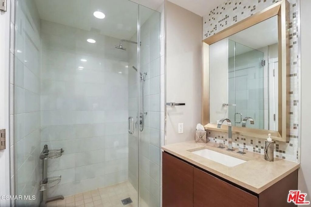 900 W Olympic Boulevard - Photo 19