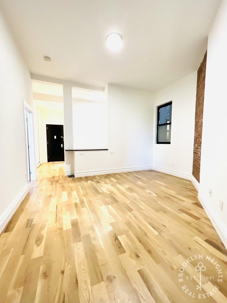 73 Saint Marks Avenue - Photo 4
