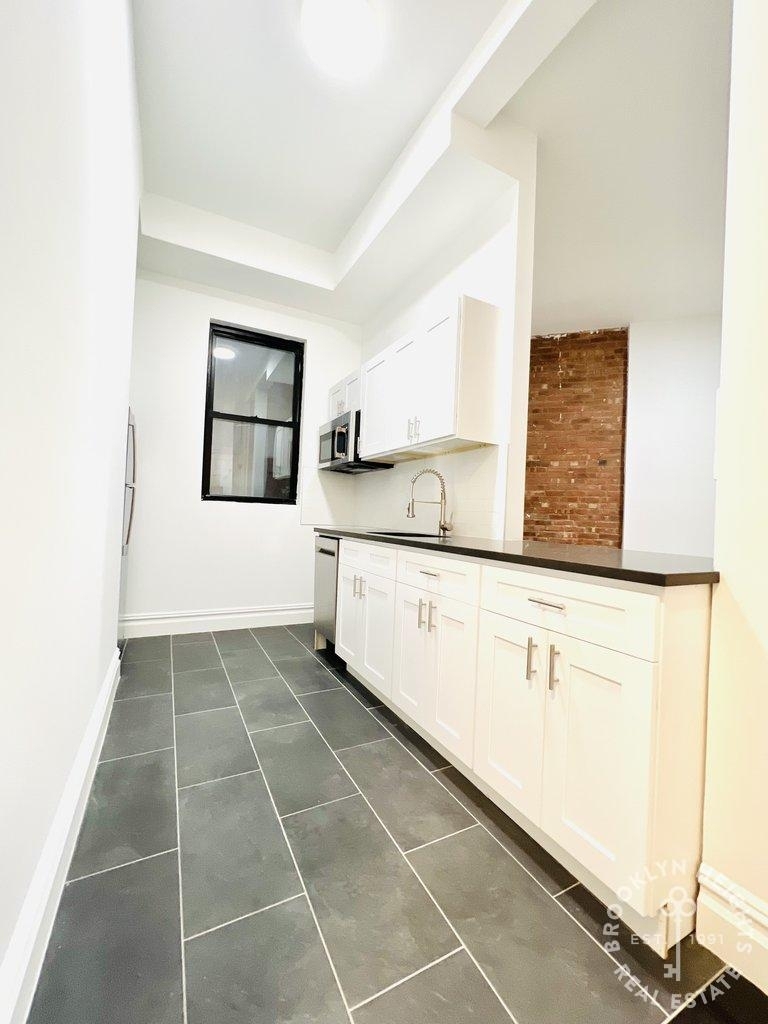 73 Saint Marks Avenue - Photo 2