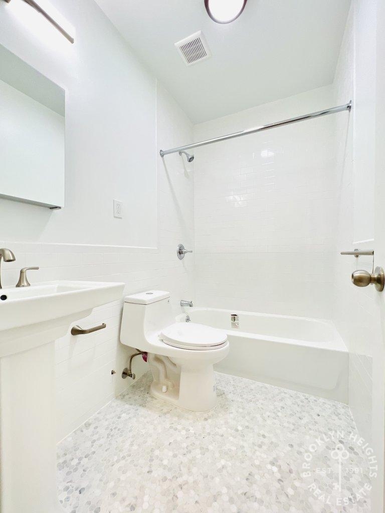 73 Saint Marks Avenue - Photo 8