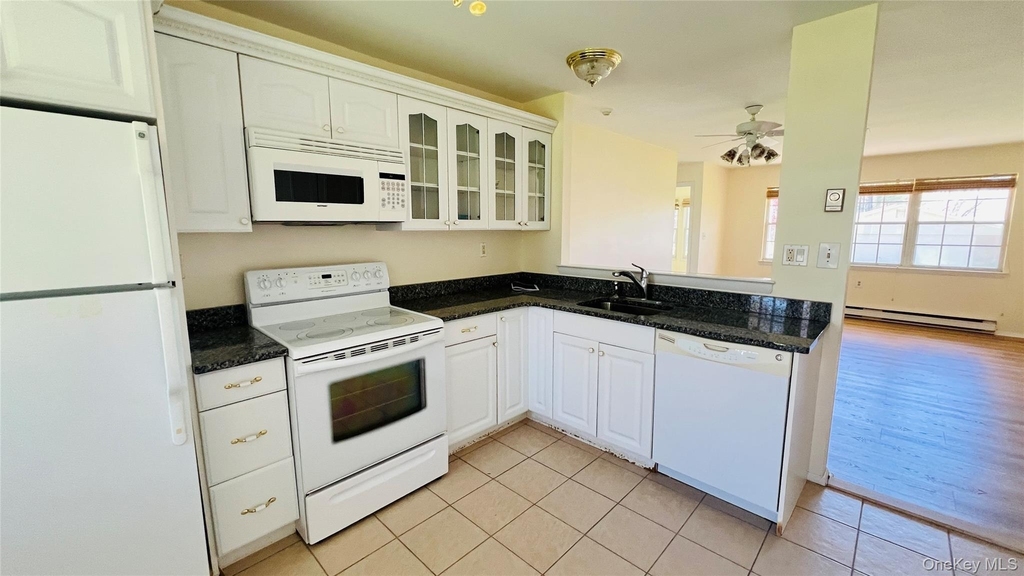 399 Woodbridge - Photo 4