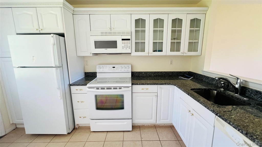 399 Woodbridge - Photo 5