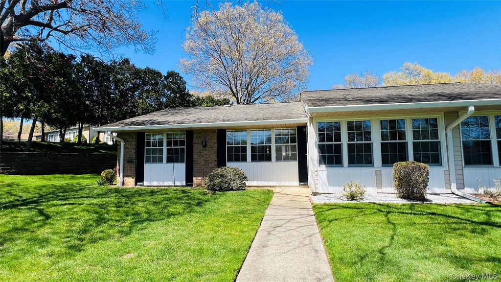 399 Woodbridge - Photo 0