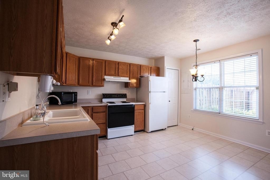 10502 Guilderland Court - Photo 3