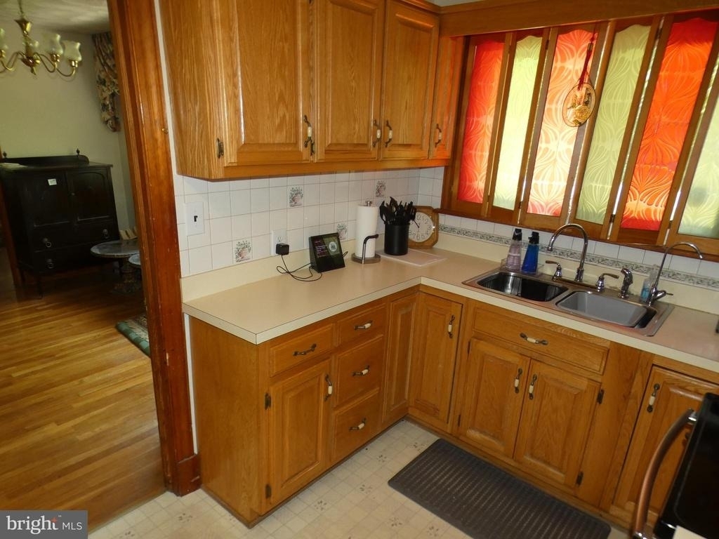 9517 Brock Road - Photo 4
