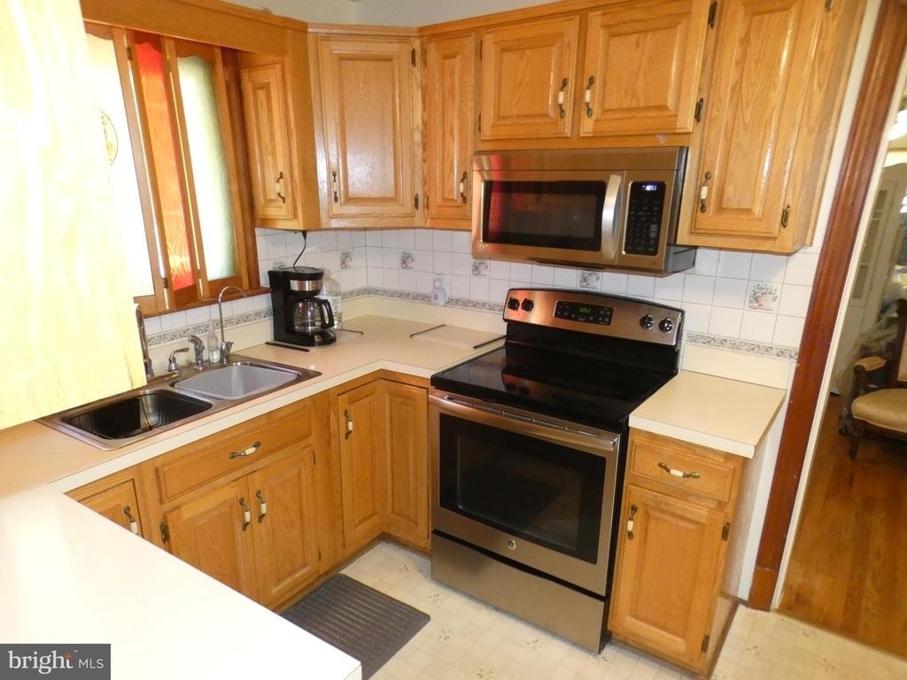 9517 Brock Road - Photo 6