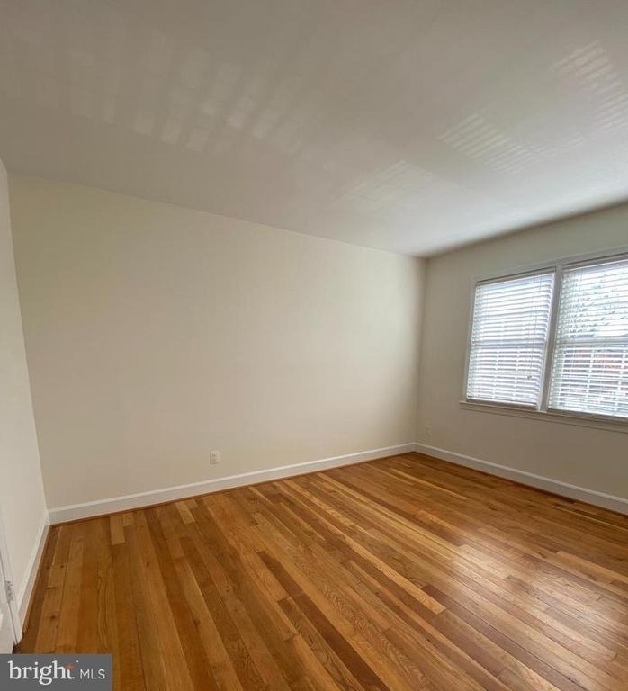 1109 N Pitt Street N - Photo 6